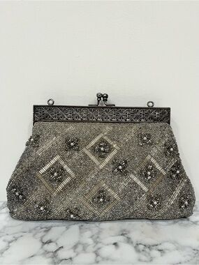 Vintage silver beaded evening clutch ornate filigree metal kissing lock clasp